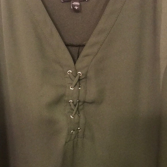 Sleeveless Olive Green Blouse - Picture 3 of 4